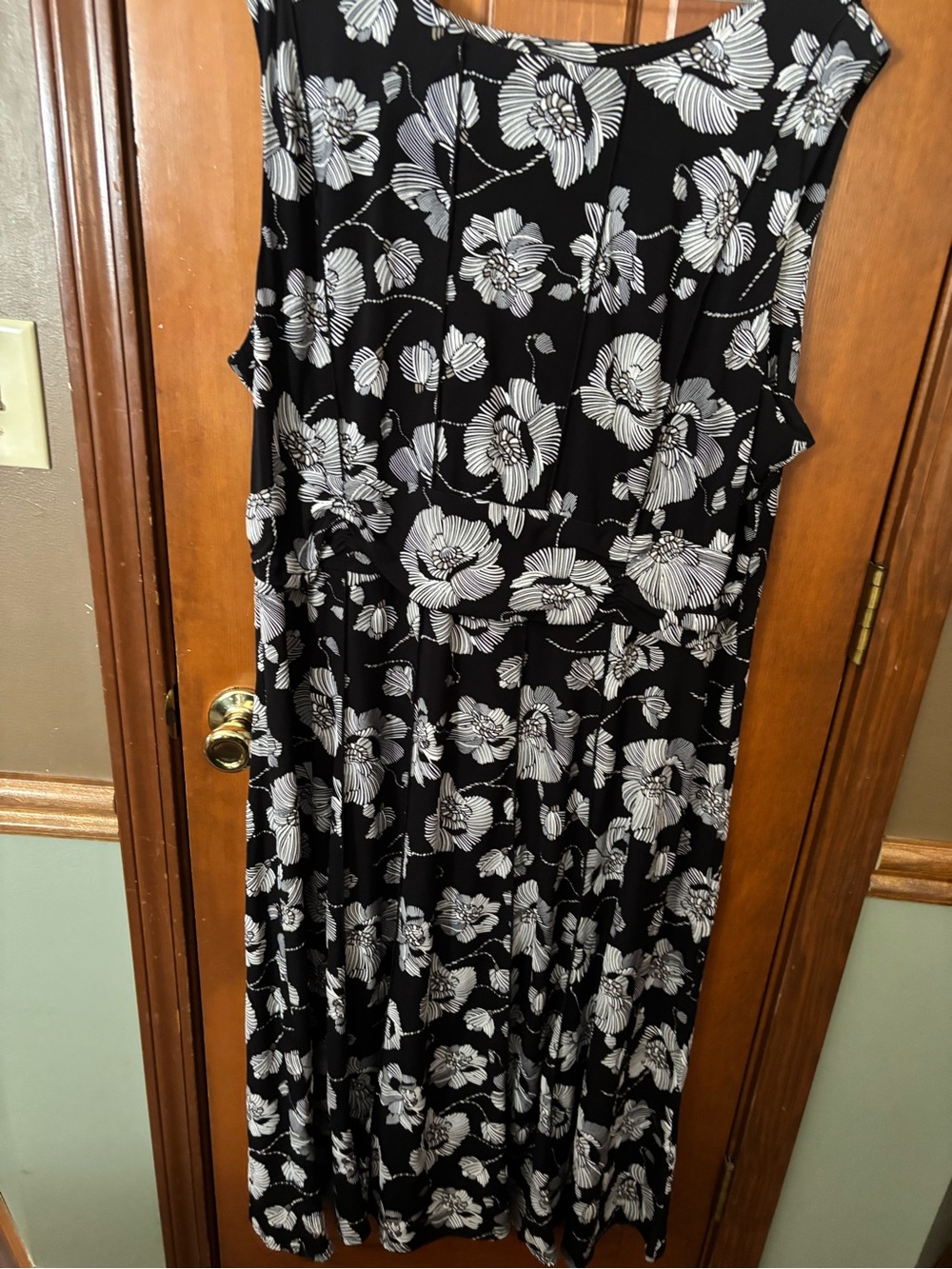 NorthStyle Black and White Floral Midi Dress